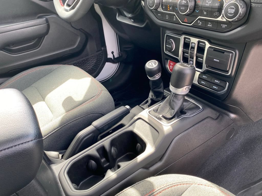Used 2024 Jeep Gladiator Rubicon w/ Technology Group AWD/4WD image 41