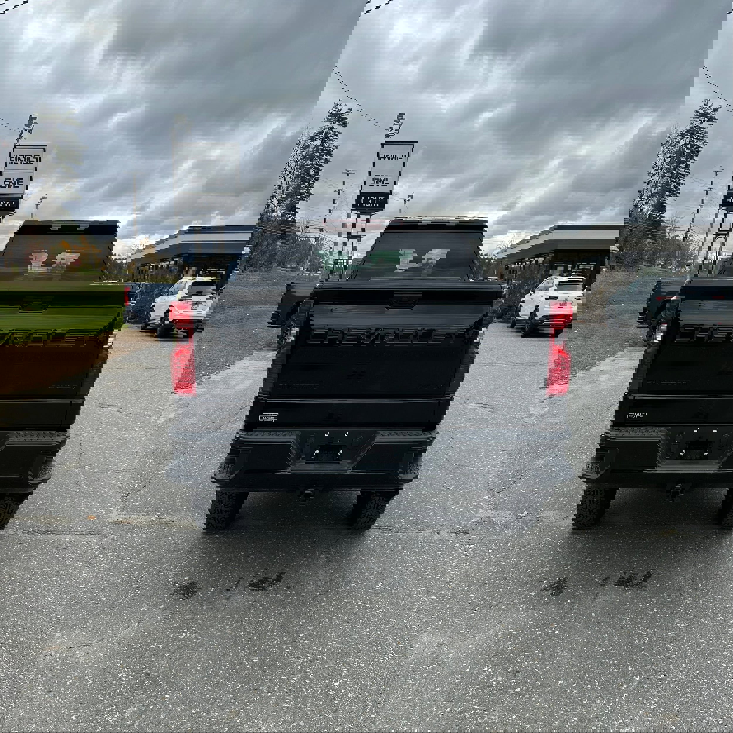 Used 2025 Chevrolet Silverado 1500 Custom Trail Boss w/ Turbomax Blackout Package image 4