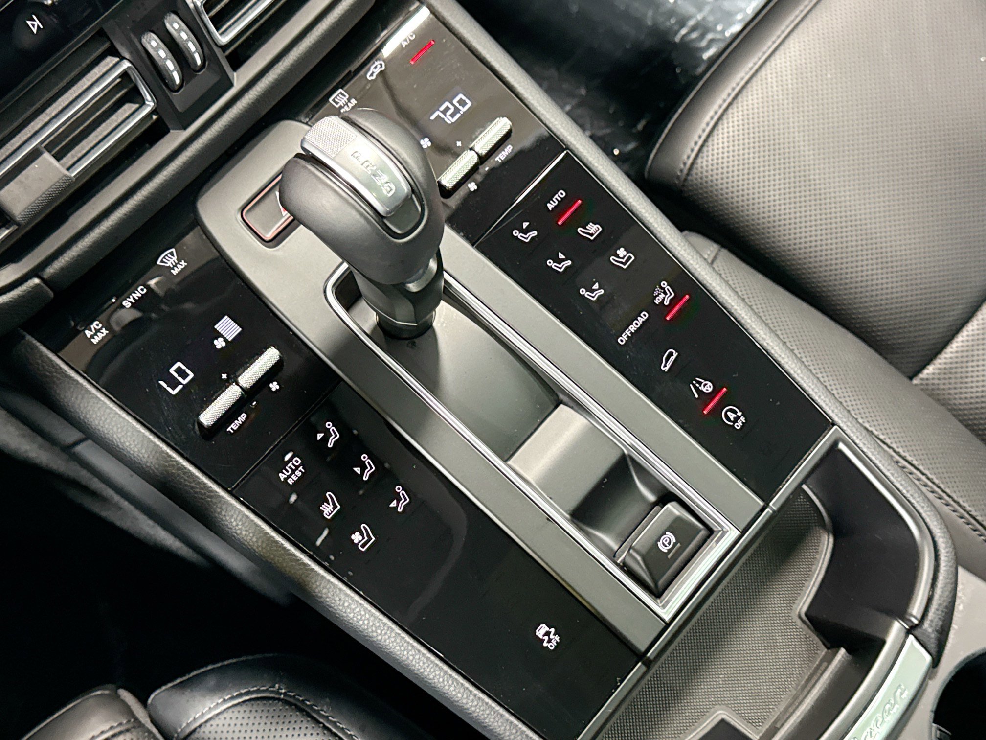 Certified 2026 Porsche Macan AWD/4WD image 28