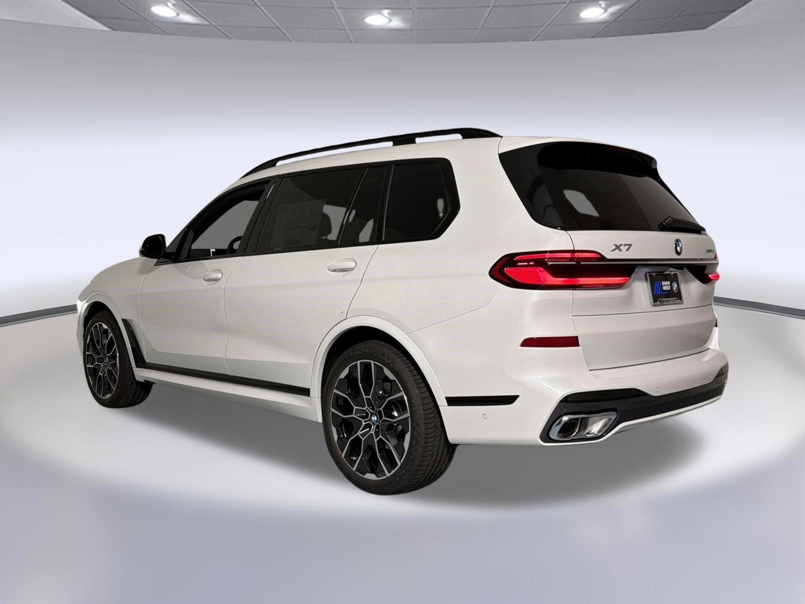 New 2027 BMW X7 xDrive40i w/ M Sport Package AWD/4WD image 3