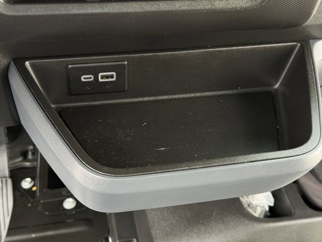 Used 2025 Chevrolet Brightdrop 600 w/ Power Door Package FWD image 18