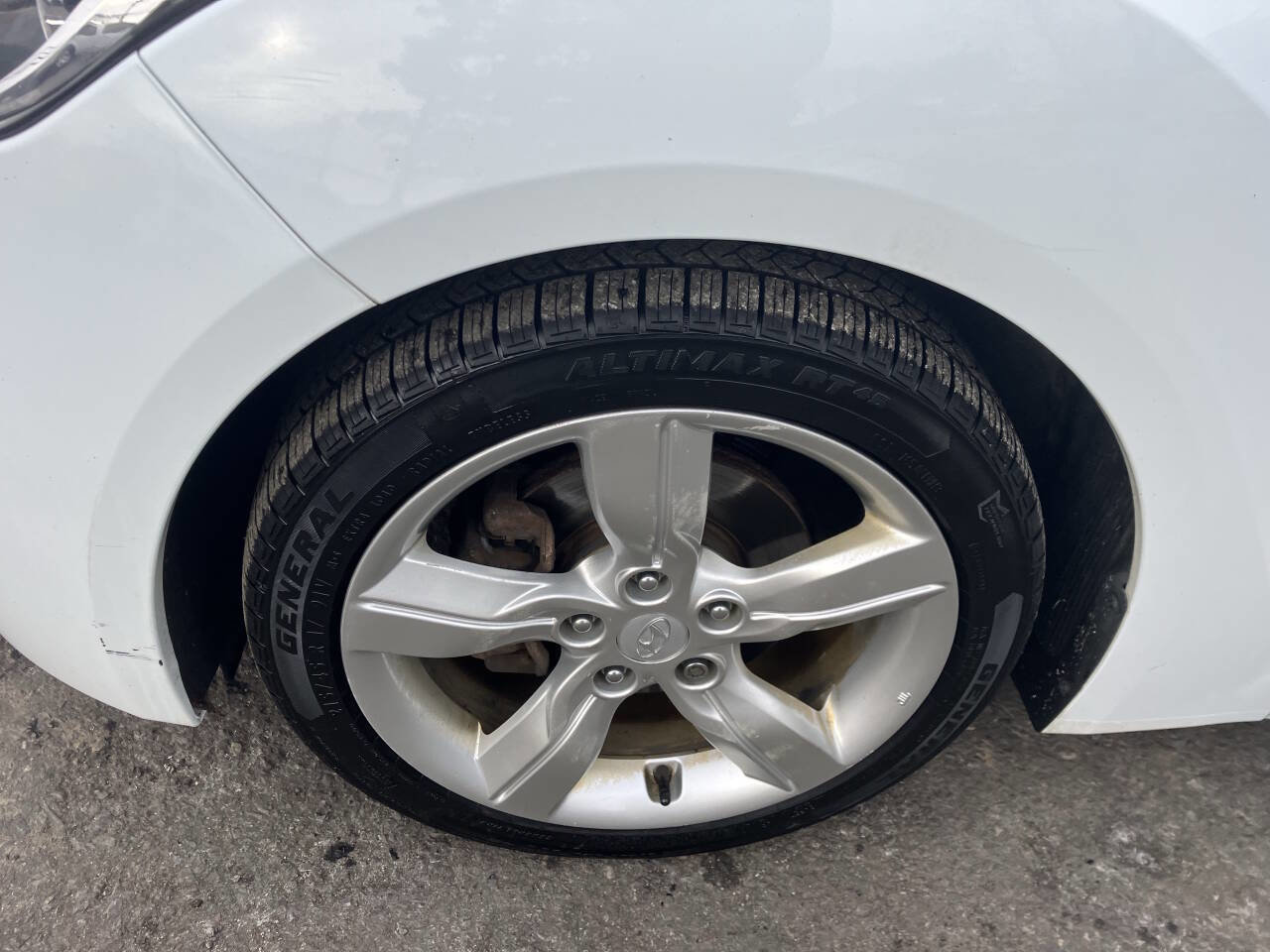 Used 2015 Hyundai Veloster image 28