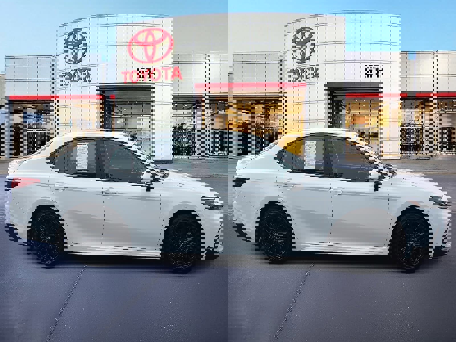 Used 2025 Toyota Camry SE image 4