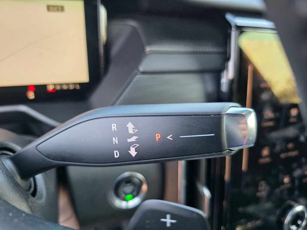 Used 2025 GMC Acadia Elevation image 13