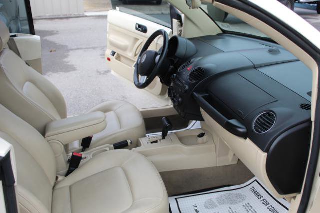 Used 2009 Volkswagen Beetle S image 14