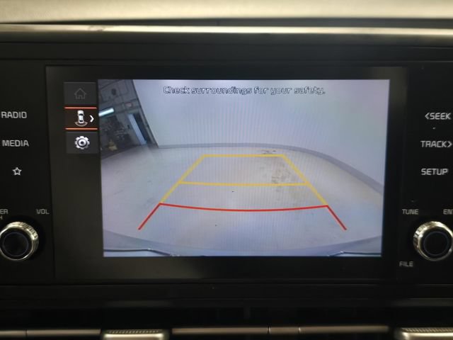 Used 2023 Kia Carnival LX FWD image 16