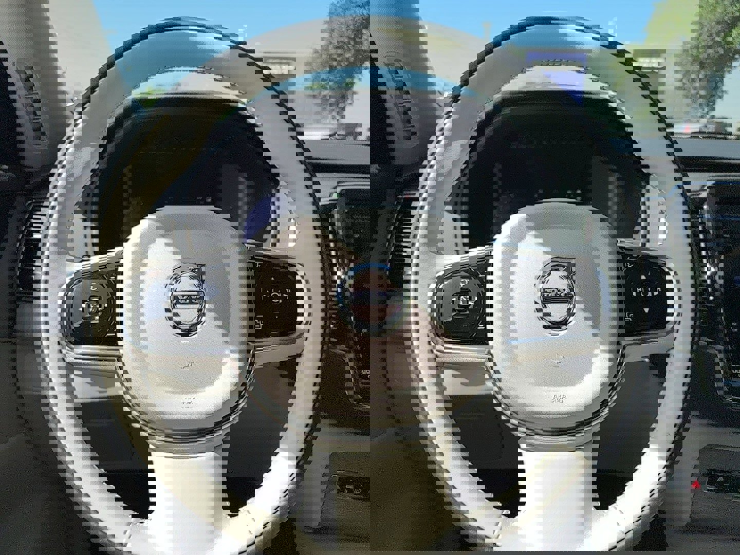 New 2025 Volvo XC90 T8 Plus w/ Protection Package Premier image 21