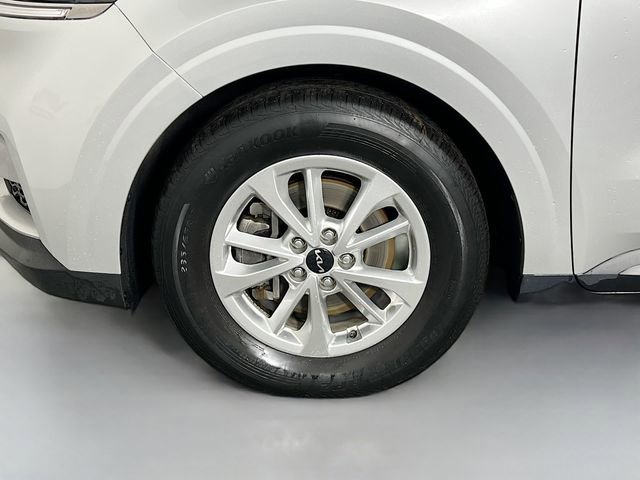Used 2023 Kia Carnival LX image 10