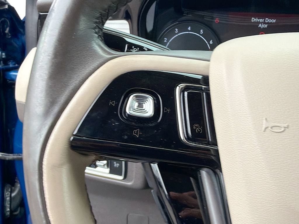 Used 2020 Lincoln Corsair AWD image 28