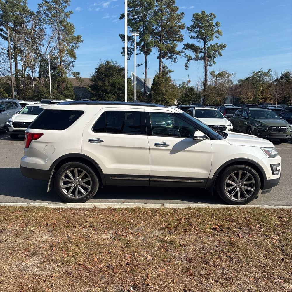Used 2017 Ford Explorer Limited w/ Equipment Group 301A image 3
