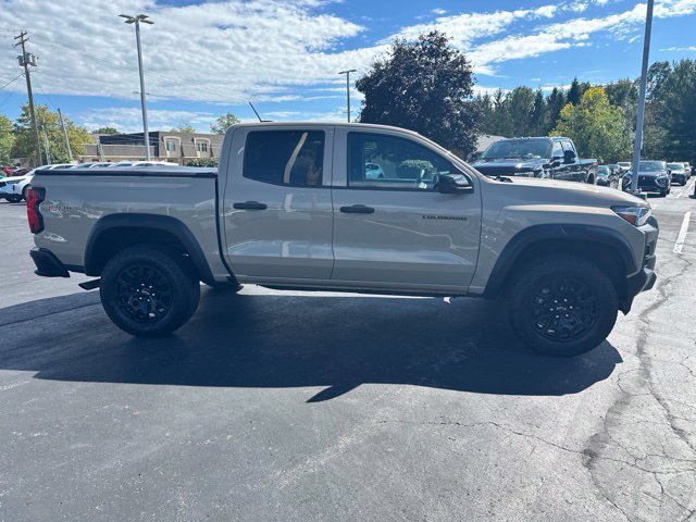 Used 2024 Chevrolet Colorado Trail Boss w/ Advanced Trailering Package AWD/4WD image 3