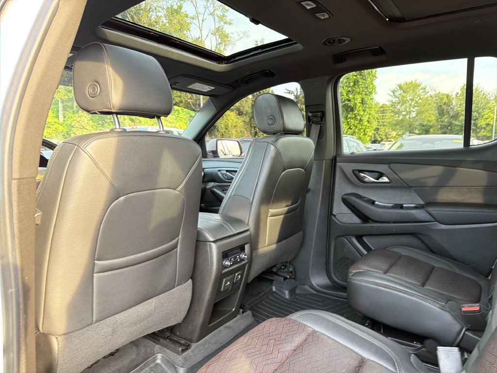 Used 2022 Chevrolet Traverse High Country FWD image 13