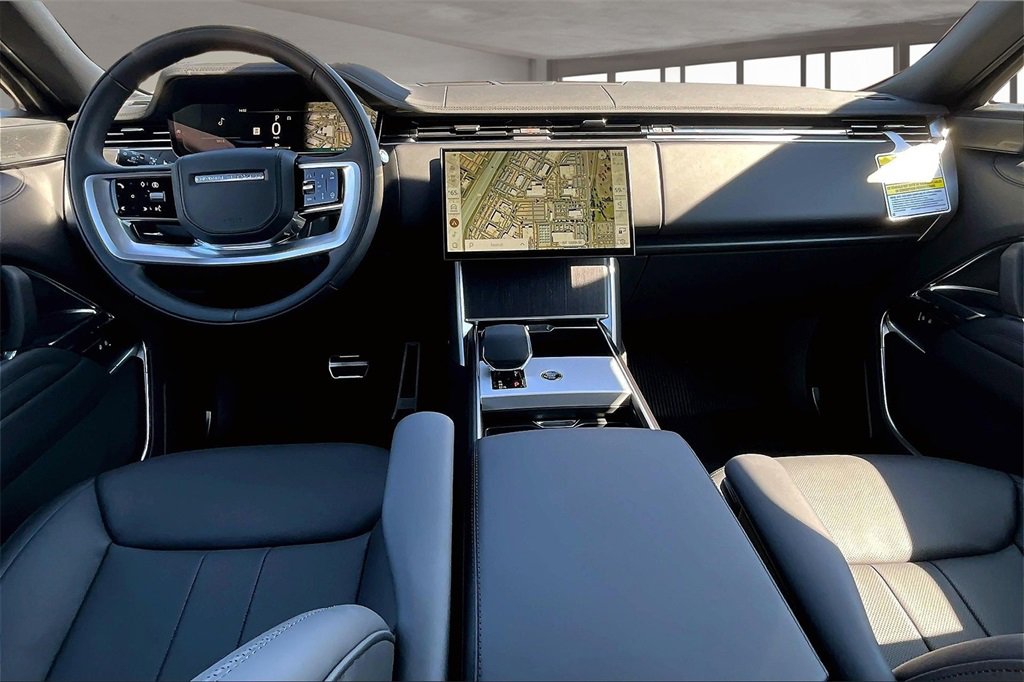 New 2025 Land Rover Range Rover Long Wheelbase SE image 5