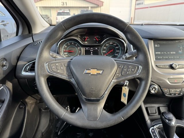 Used 2018 Chevrolet Cruze LT image 29