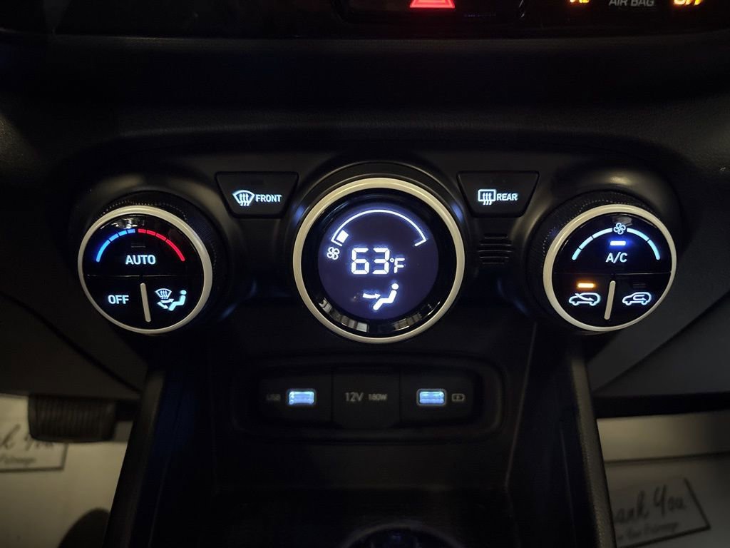 Used 2022 Hyundai Venue Limited image 26