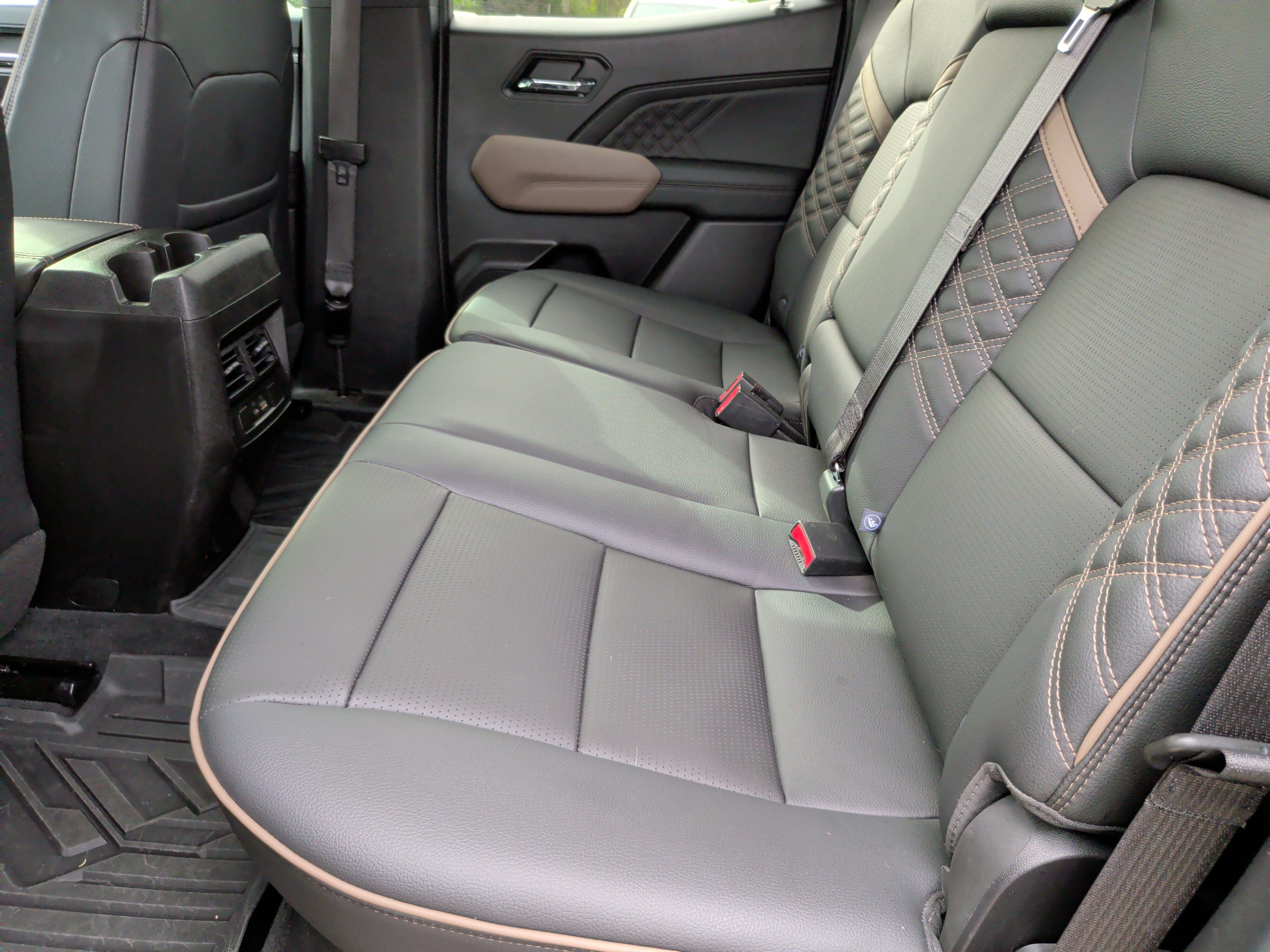 Used 2023 GMC Canyon Denali w/ Denali Black Edition AWD/4WD image 38