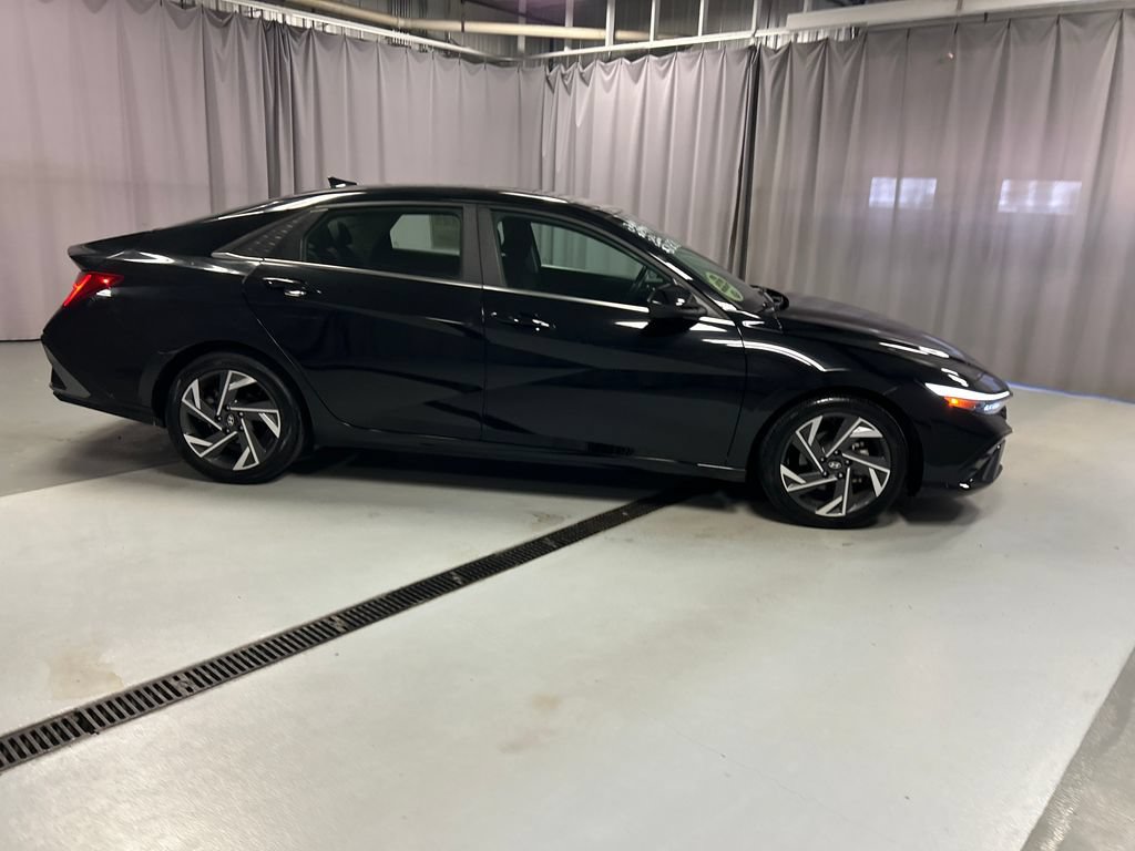 Used 2024 Hyundai Elantra SEL w/ Convenience Package FWD image 8