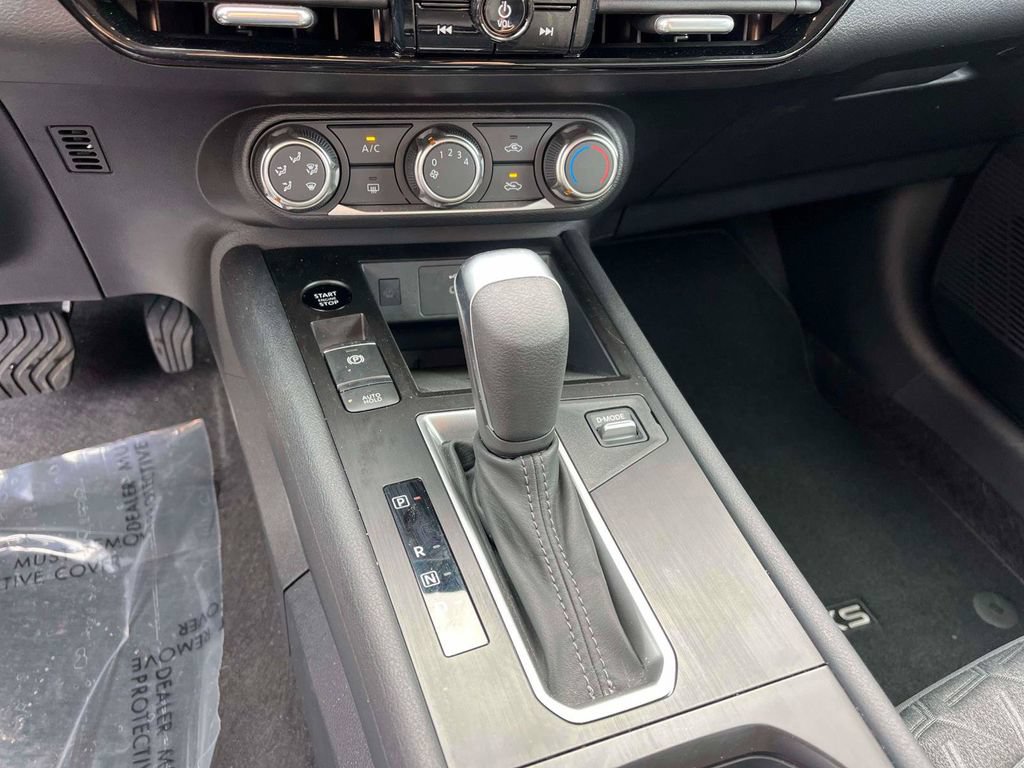 Used 2025 Nissan Kicks SV FWD image 18