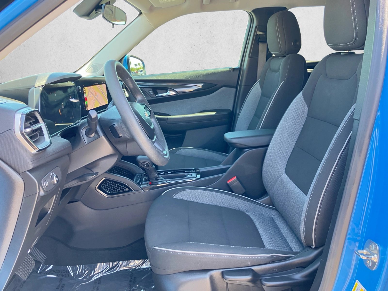 Used 2024 Chevrolet TrailBlazer LT w/ Driver Confidence Package FWD image 11