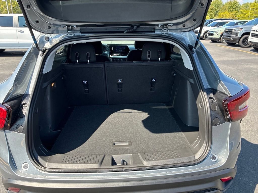 New 2026 Chevrolet Trax LS w/ LS Convenience Package FWD image 25