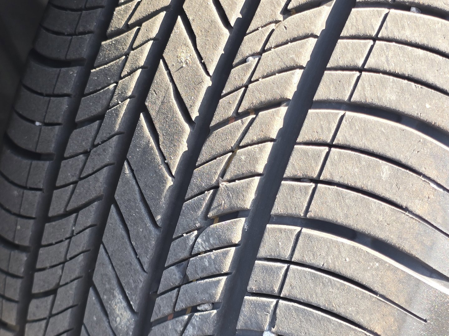 Certified 2025 Volkswagen Atlas Cross Sport SEL R-Line AWD/4WD image 20