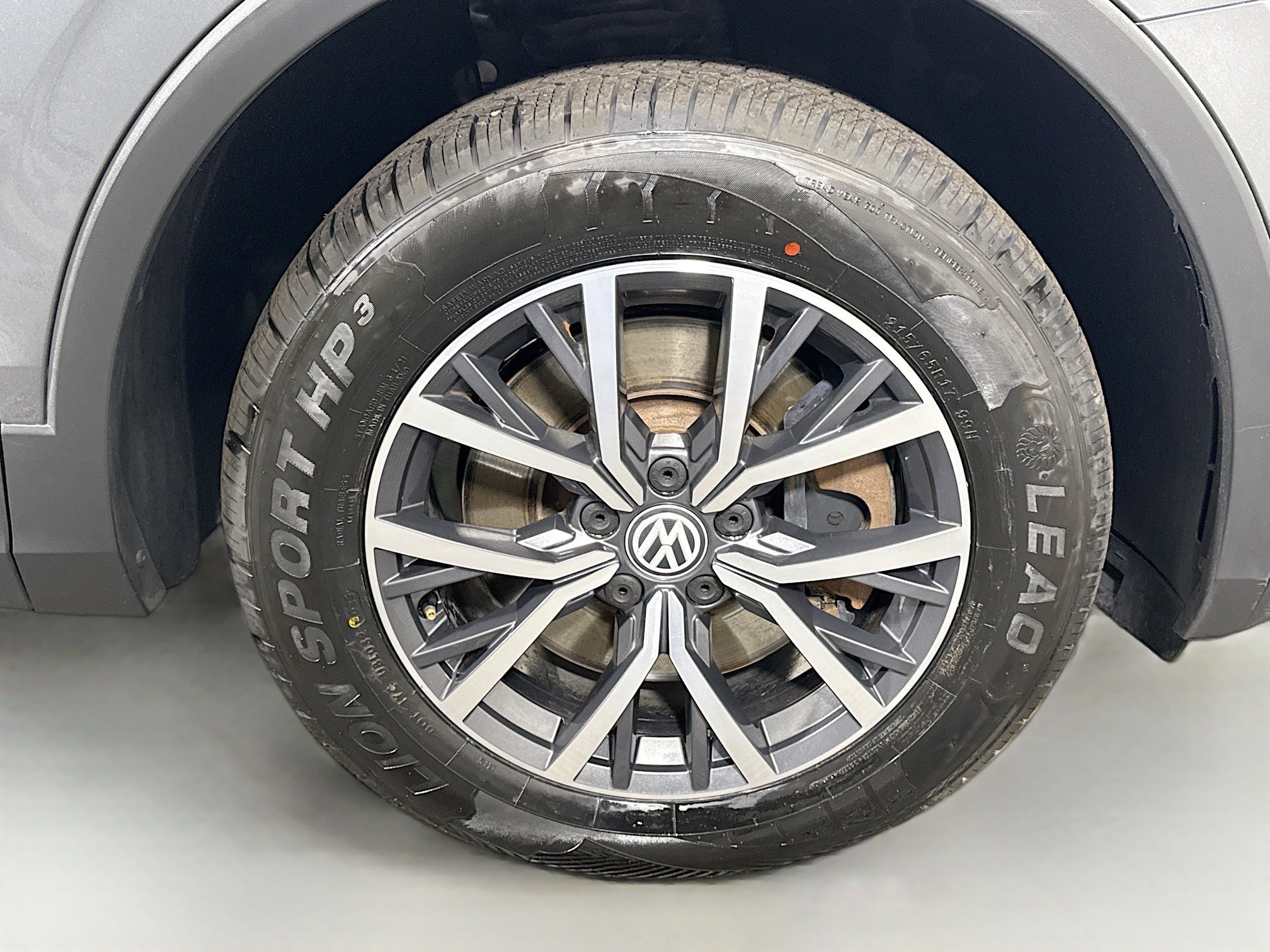 Used 2020 Volkswagen Tiguan SE image 32