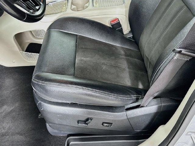 Used 2020 Dodge Grand Caravan SXT FWD image 18