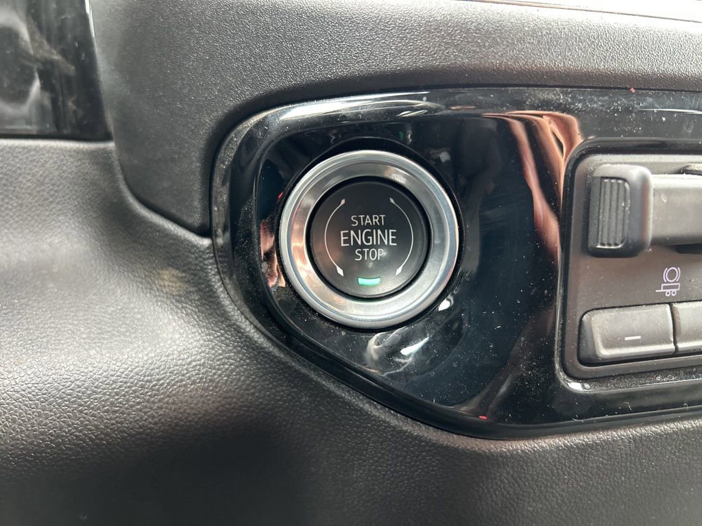 Used 2025 Chevrolet Silverado 2500 LT w/ Convenience Package image 35