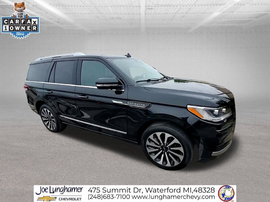 Used 2023 Lincoln Navigator Reserve AWD/4WD image 2