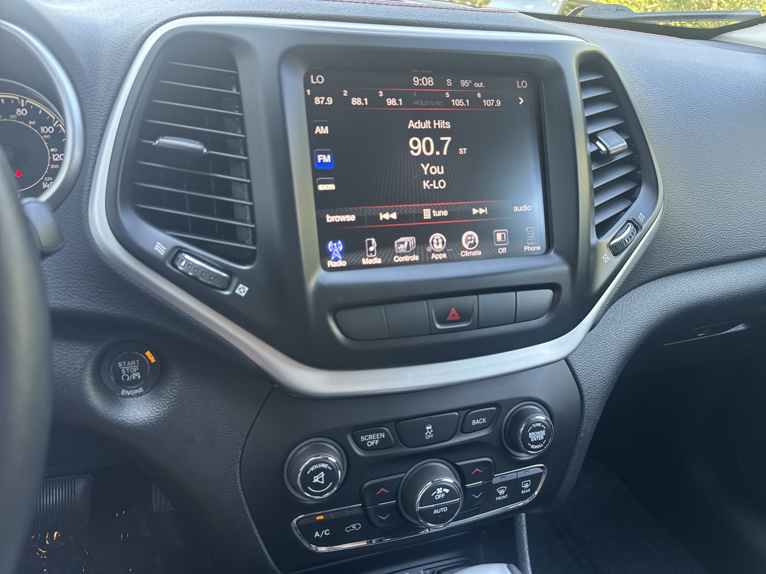 Used 2014 Jeep Cherokee Trailhawk w/ Comfort/Convenience Group AWD/4WD image 17