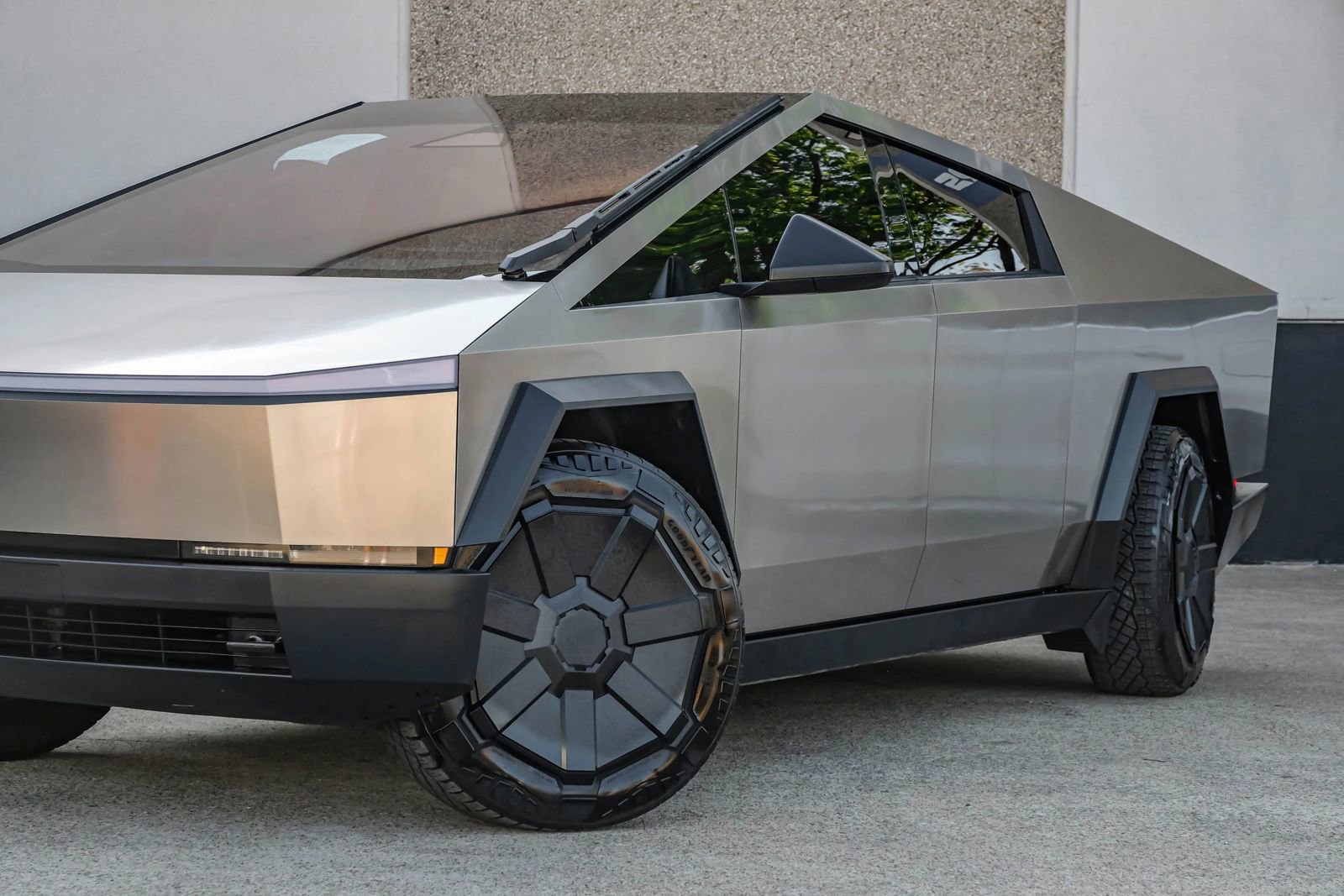 Used 2024 Tesla Cybertruck Cyberbeast AWD/4WD image 5