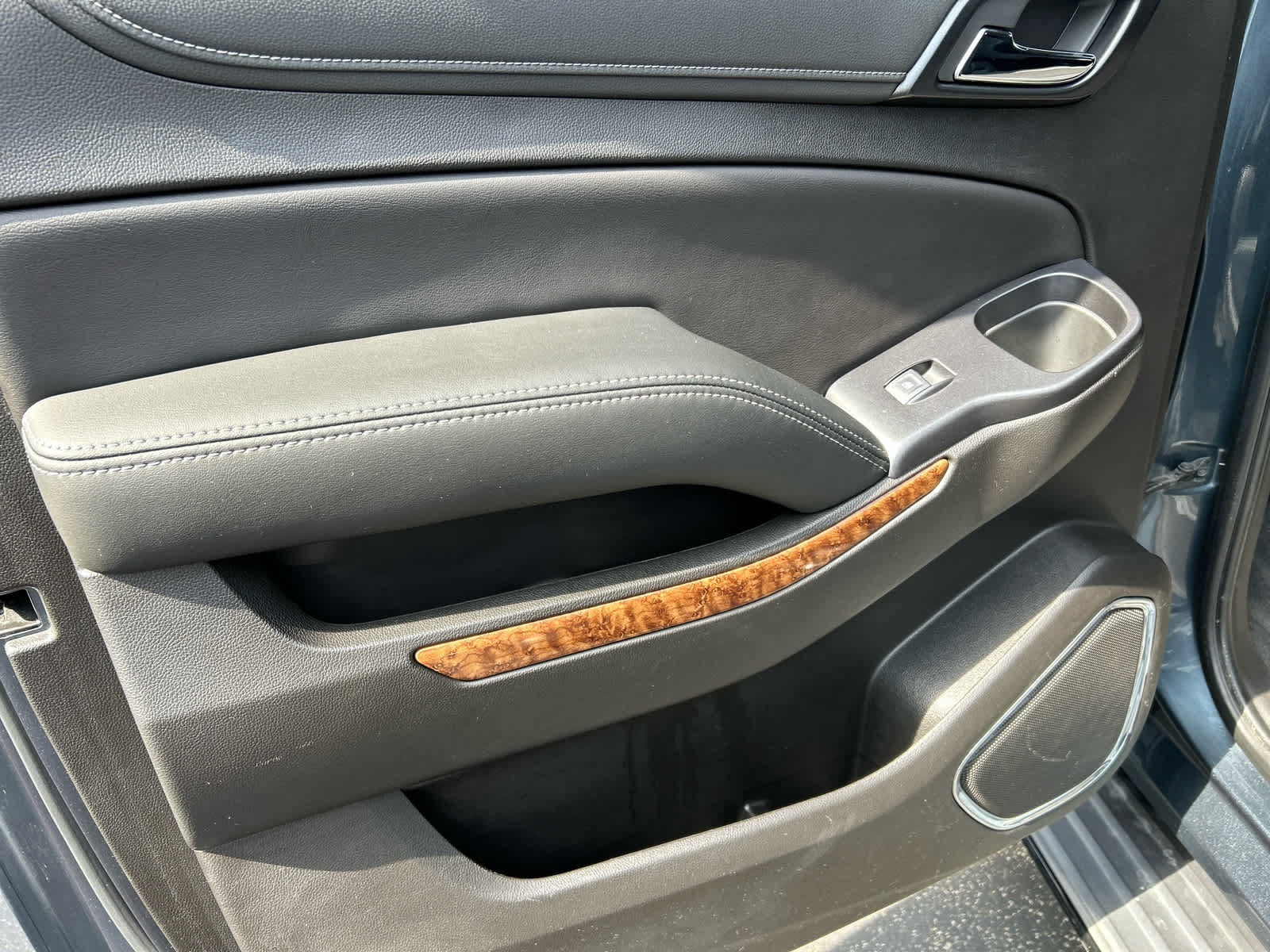 Used 2019 Chevrolet Suburban Premier AWD/4WD image 23