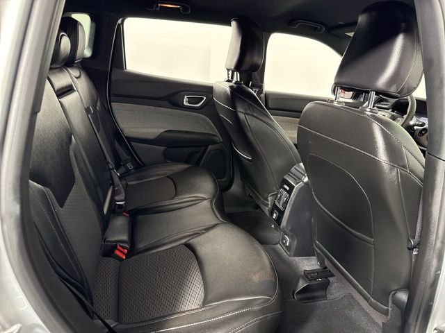 Used 2024 Jeep Compass Latitude image 19
