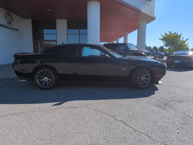 Used 2015 Dodge Challenger SRT RWD image 13