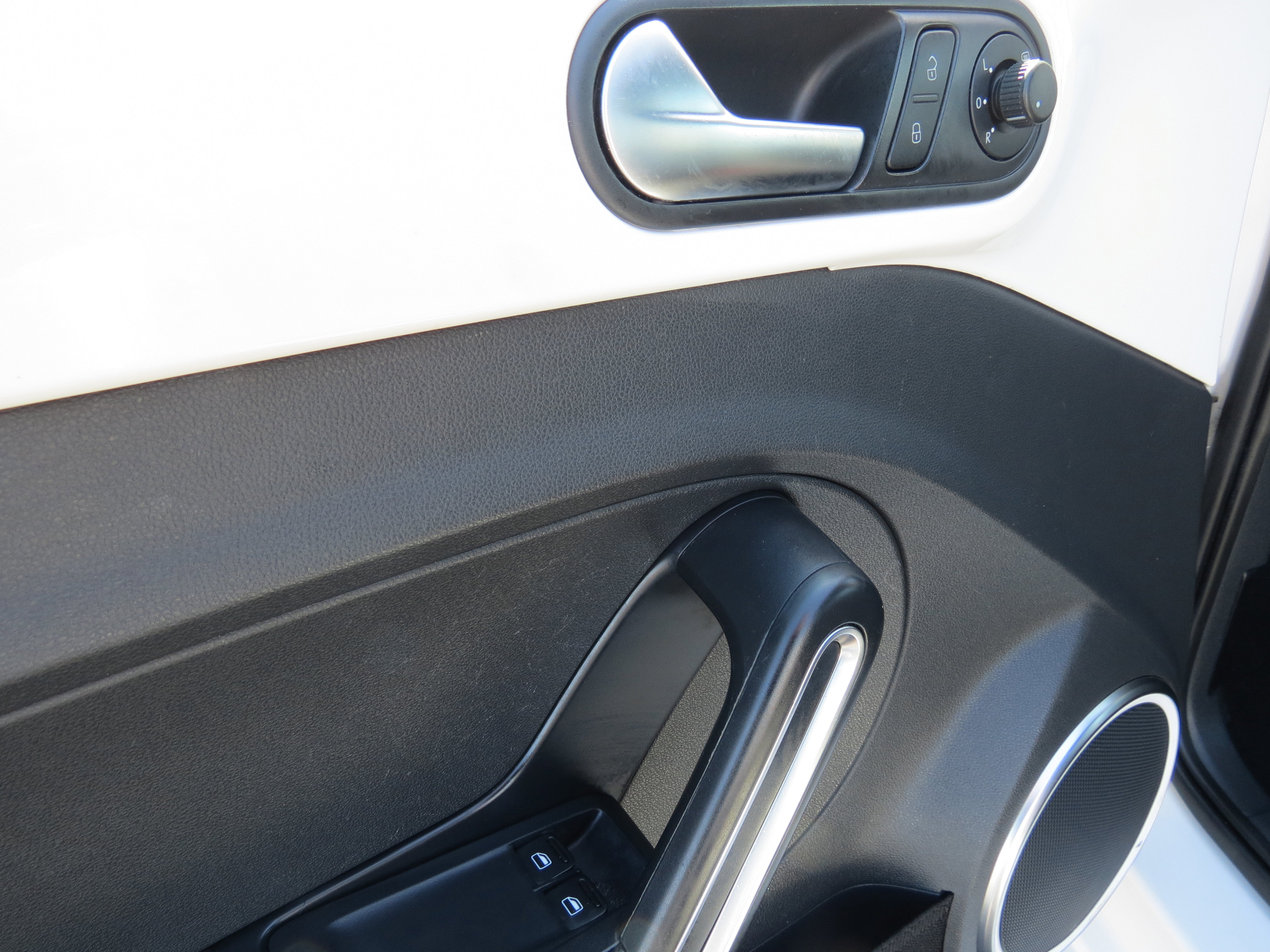 Used 2014 Volkswagen Beetle 2.5 image 23