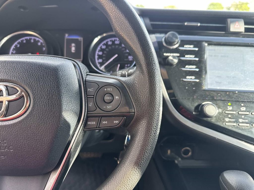 Used 2018 Toyota Camry LE FWD image 24