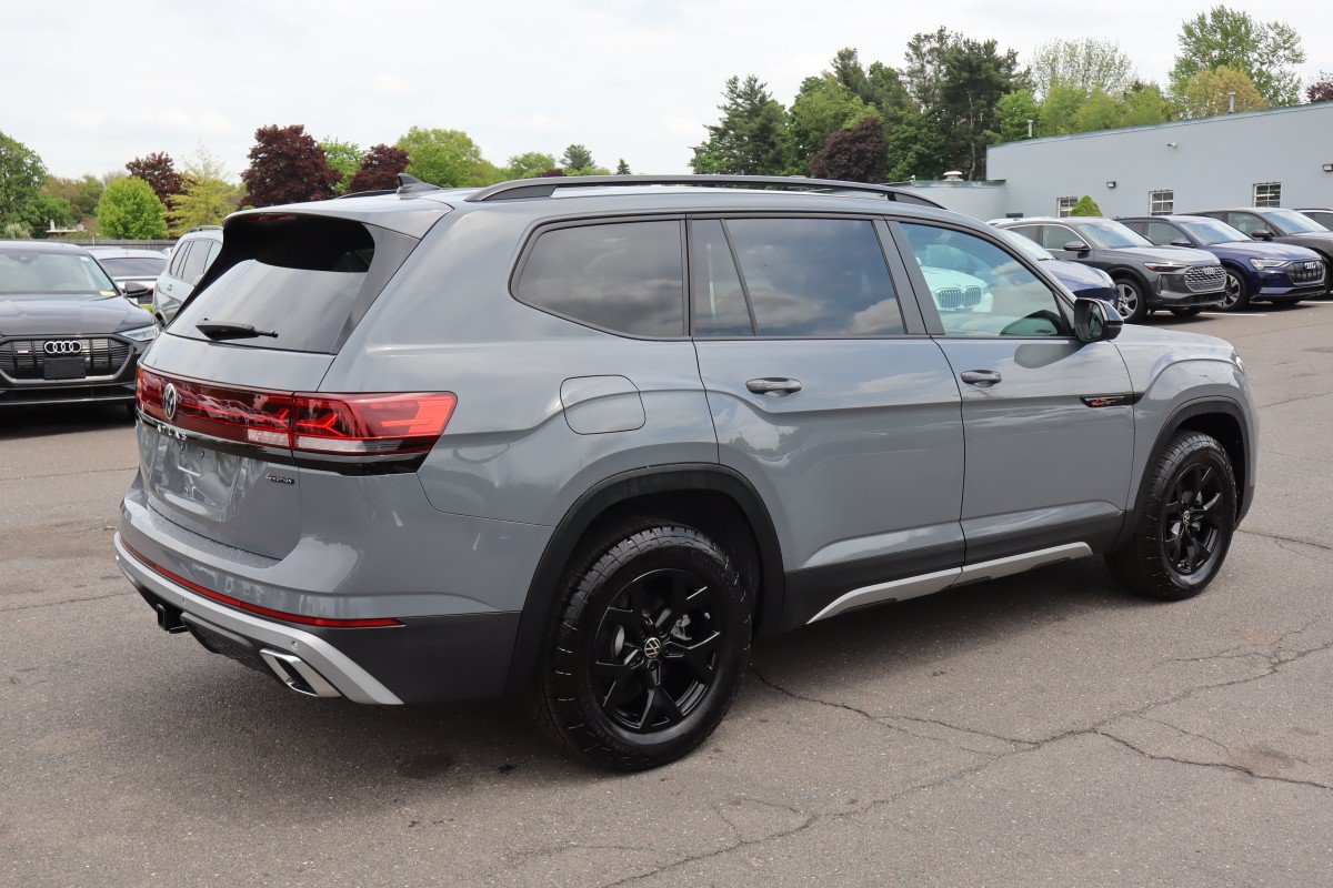 Used 2025 Volkswagen Atlas Peak Edition SE AWD/4WD image 6