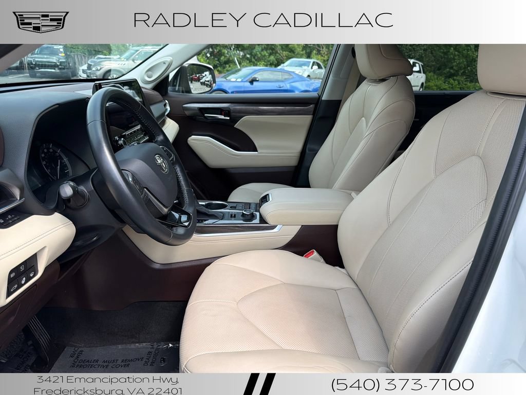 Used 2021 Toyota Highlander Limited AWD/4WD image 3