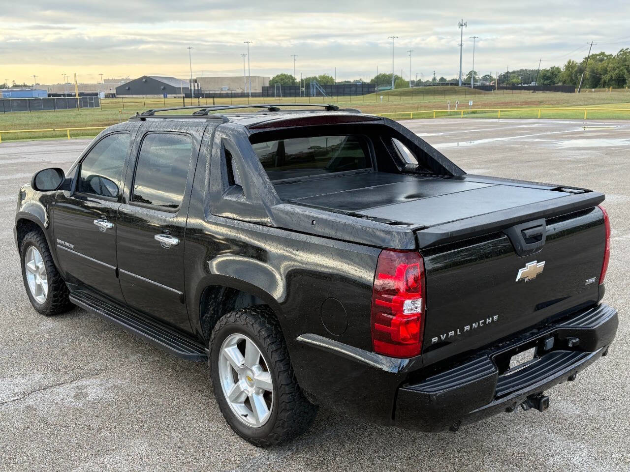 Used 2008 Chevrolet Avalanche LTZ w/ LTZ Preferred Equipment Group image 2