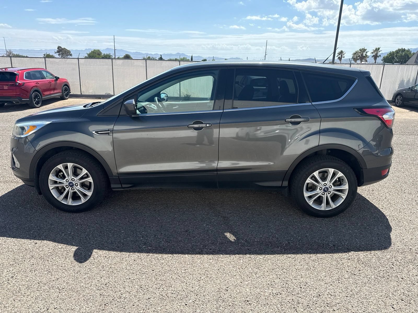 Used 2017 Ford Escape SE AWD/4WD image 2