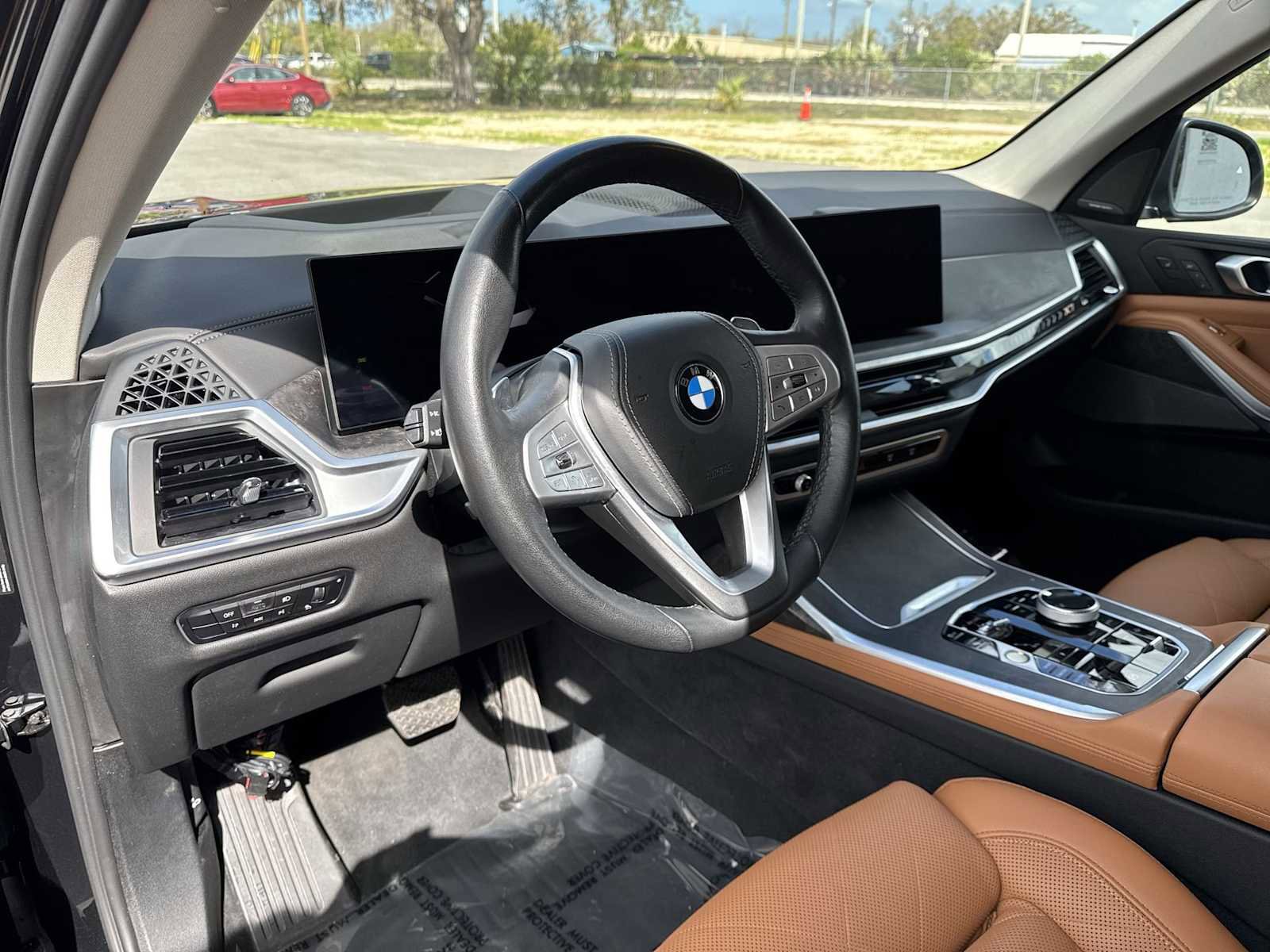 Used 2023 BMW X7 xDrive40i w/ Executive Package AWD/4WD image 3