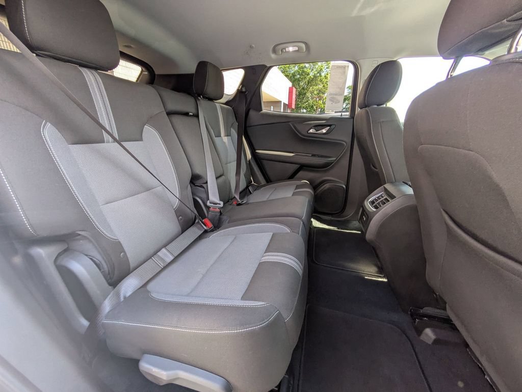 Used 2025 Chevrolet Blazer LT FWD image 30