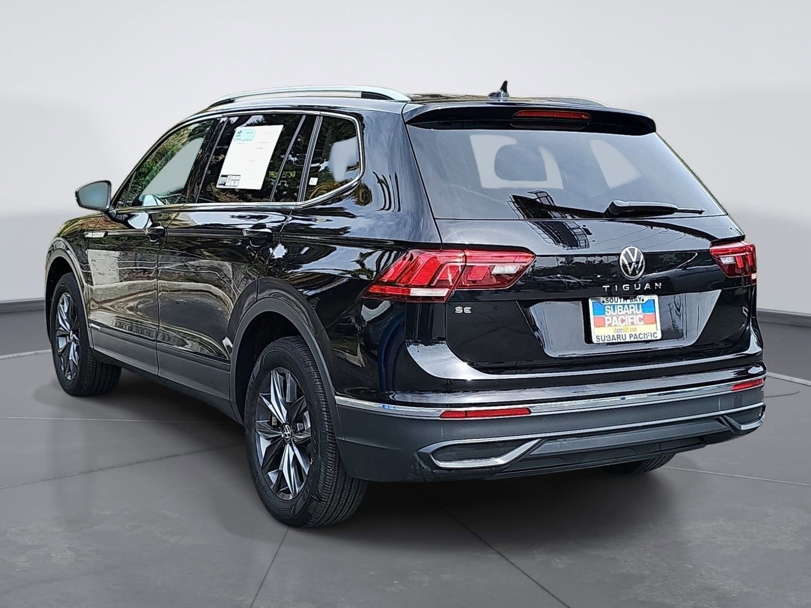 Used 2023 Volkswagen Tiguan SE FWD image 5