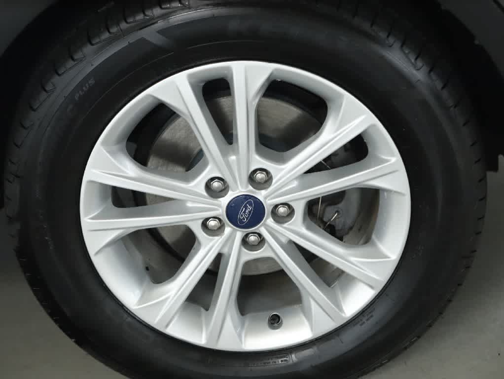 Used 2017 Ford Escape SE w/ Equipment Group 201A FWD image 10