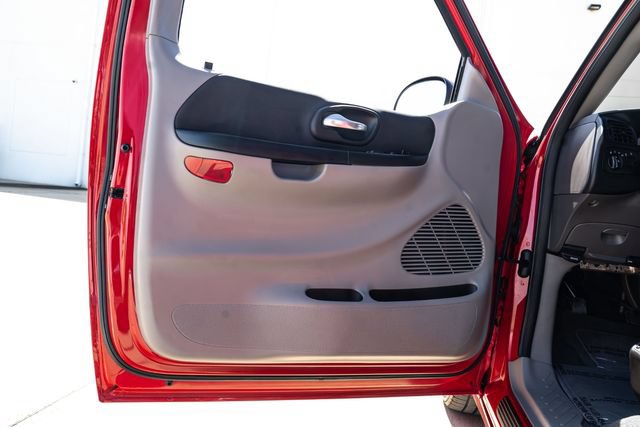 Used 2004 Ford F150 Lightning RWD image 19