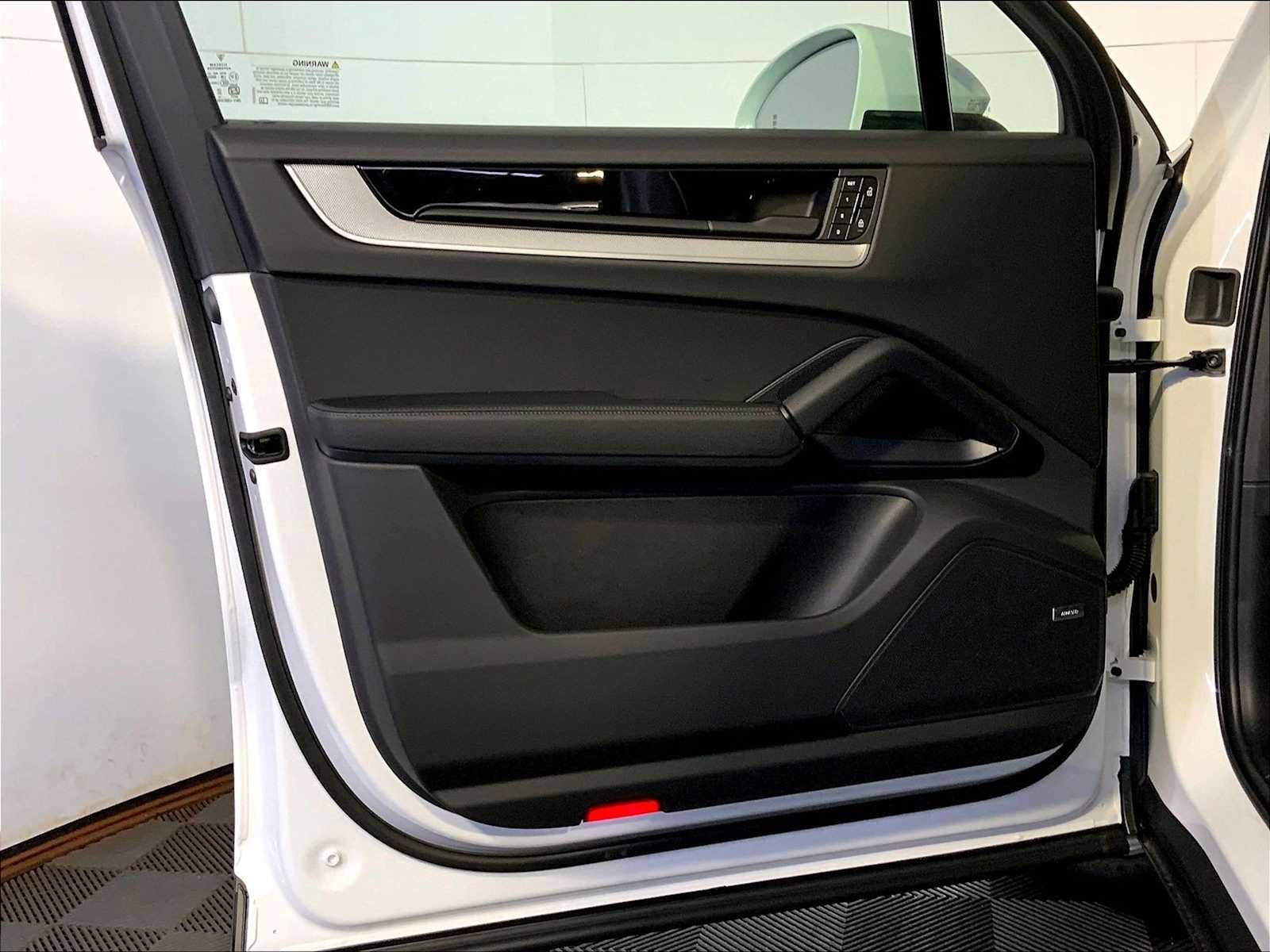 New 2026 Porsche Cayenne image 20