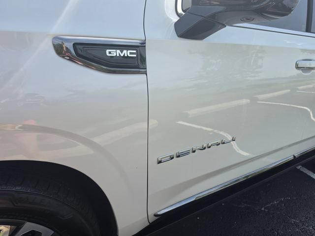 Used 2023 GMC Yukon Denali Ultimate AWD/4WD image 15