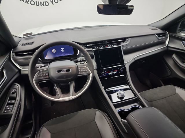 New 2025 Jeep Grand Cherokee Altitude image 16