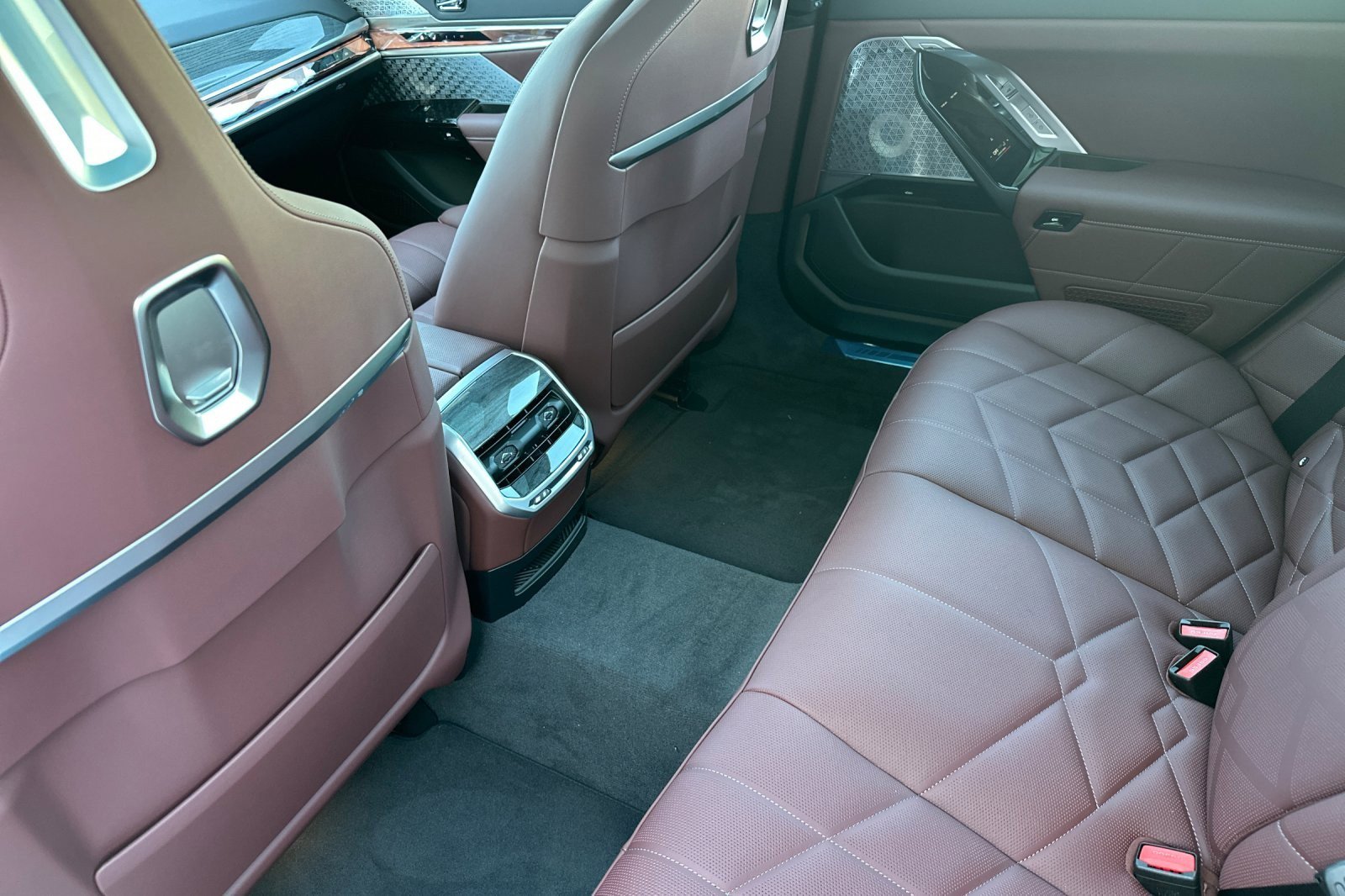 New 2026 BMW 750e xDrive w/ Executive Package AWD/4WD image 11