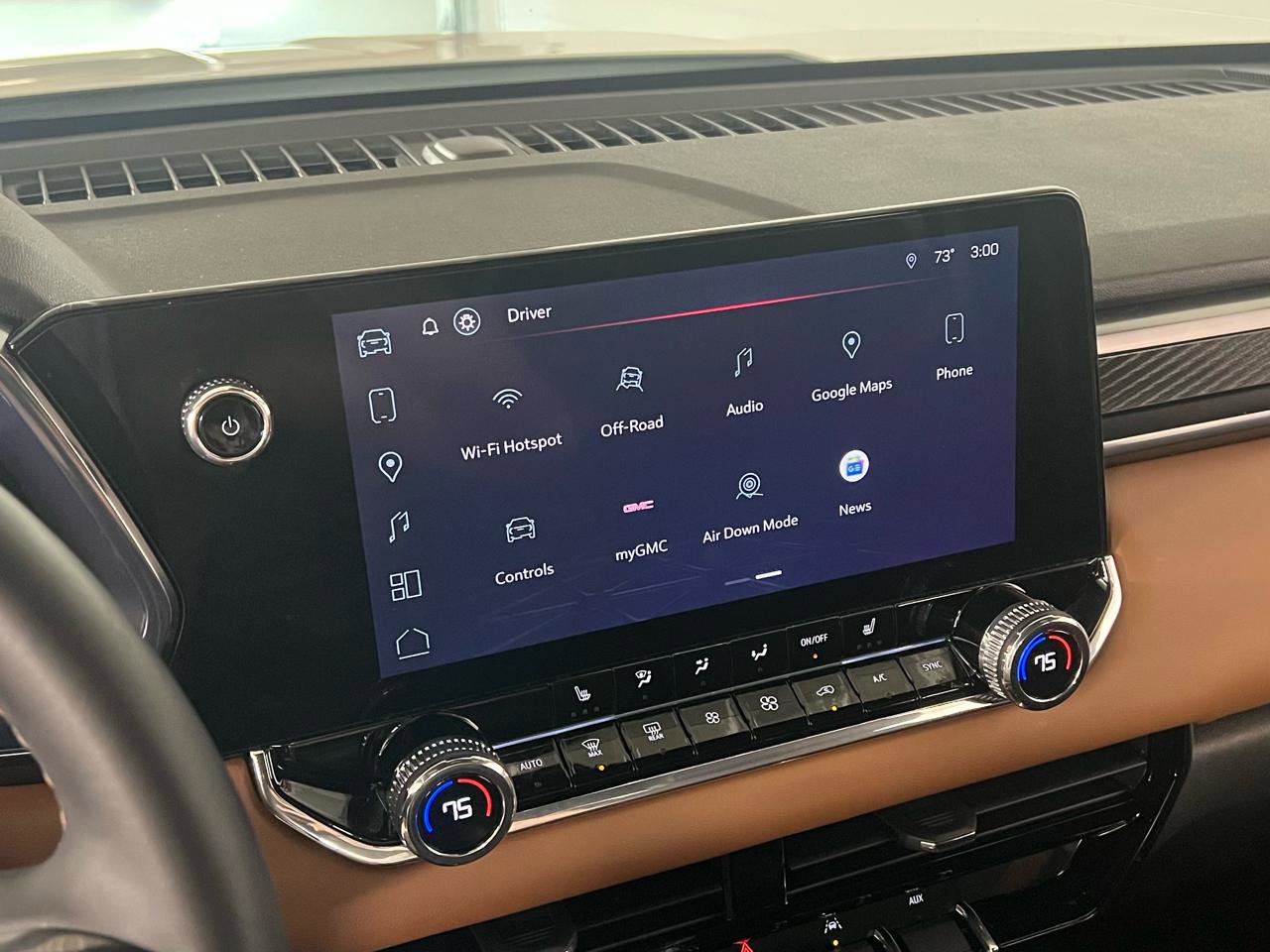 Used 2024 GMC Canyon AT4 w/ Technology Package image 18